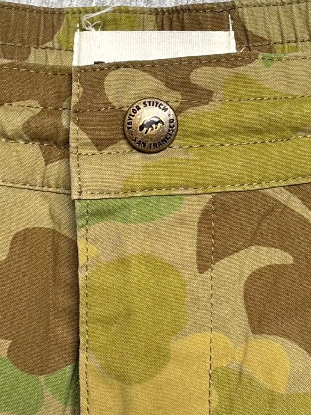 Taylor Stitch The Adventure Short in Camo Mens Sz. 36 - Picture 3 of 8